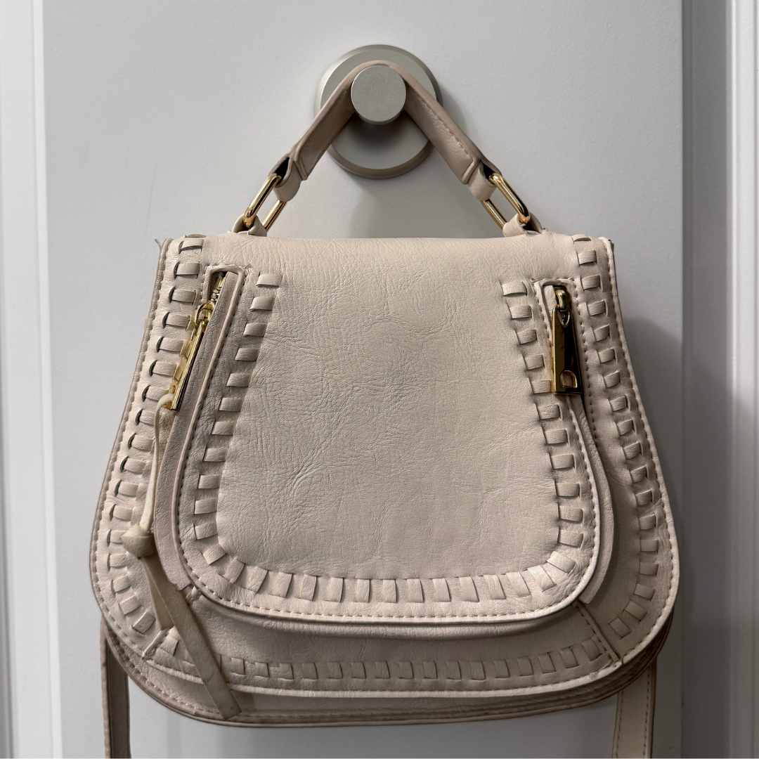 Ultra-adhézivný háčik na prísavku, opakovane umiestniteľný podľa potreby